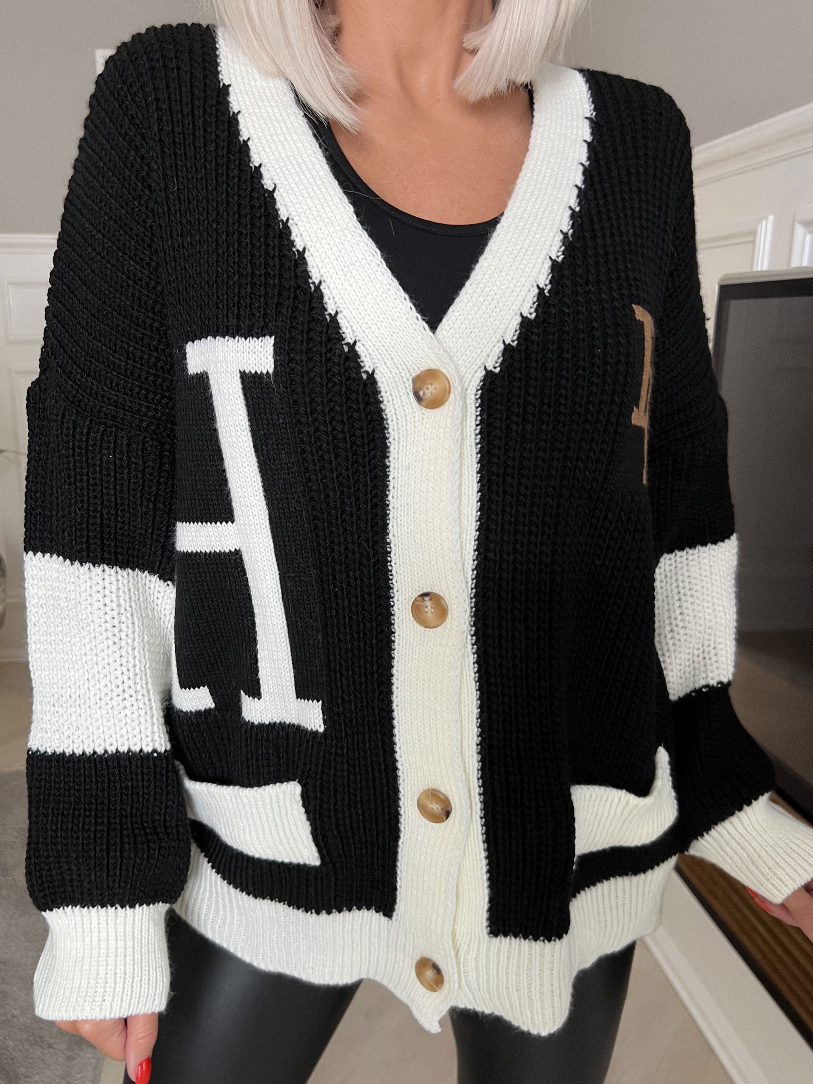 Pauline - Cool cardigan med bogstaver
